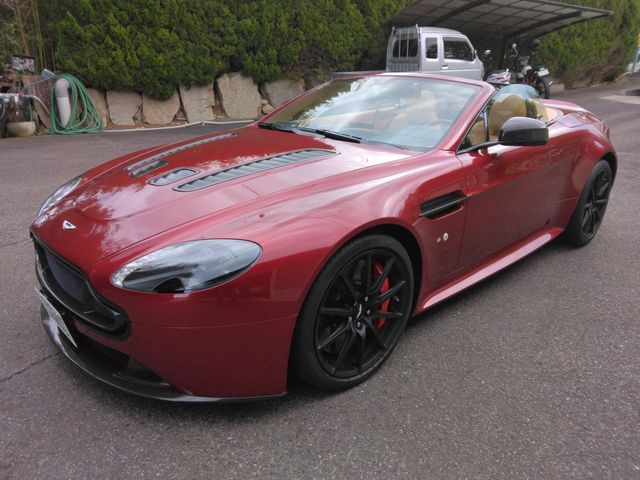 ASTON MARTIN ROADSTER 2016