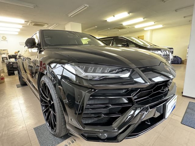 LAMBORGHINI URUS 2019