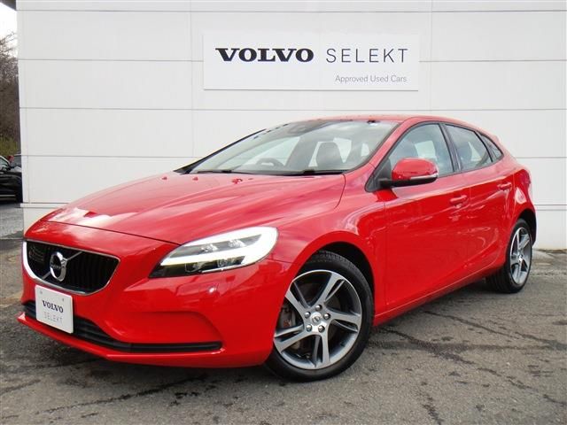 VOLVO V40 2017