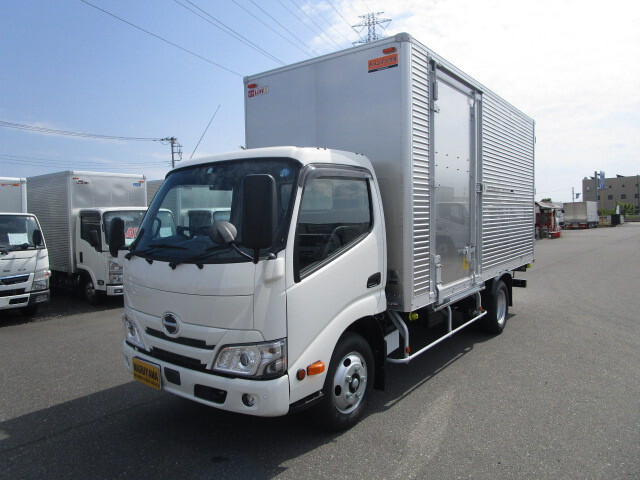 Hino DUTRO 2023