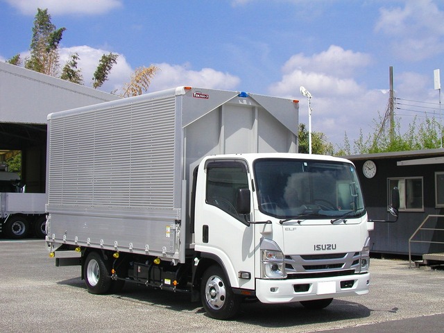 Isuzu ELF 2023