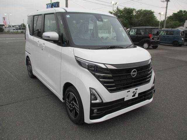 NISSAN ROOX 2024