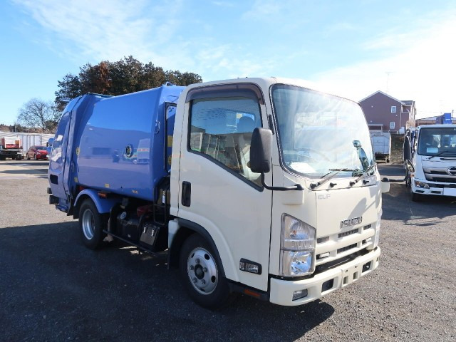 Isuzu ELF 2014