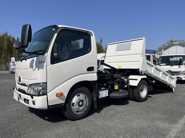 Hino DUTRO 2023