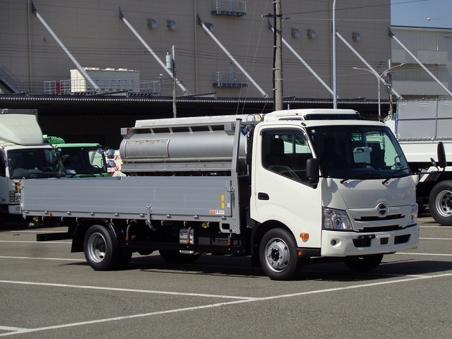 Hino DUTRO 2023