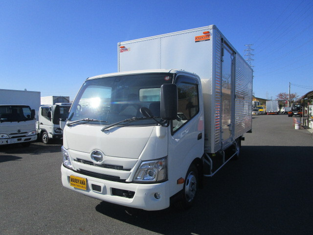 Hino DUTRO 2023