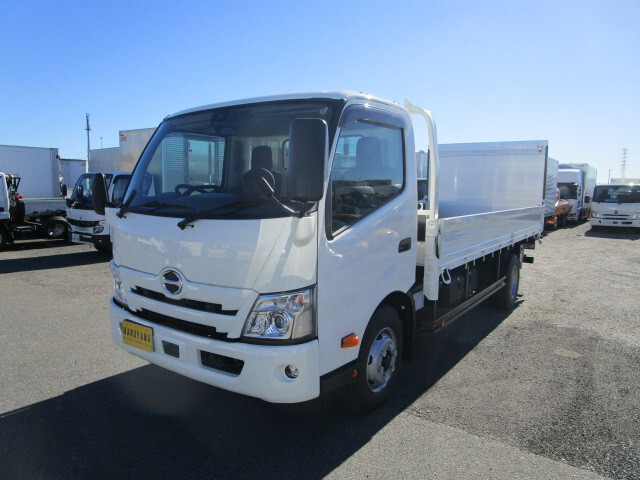 Hino DUTRO 2023