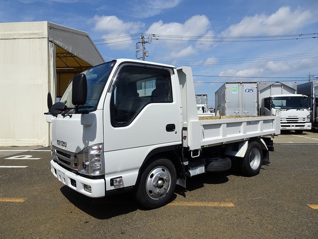 Isuzu ELF 2022