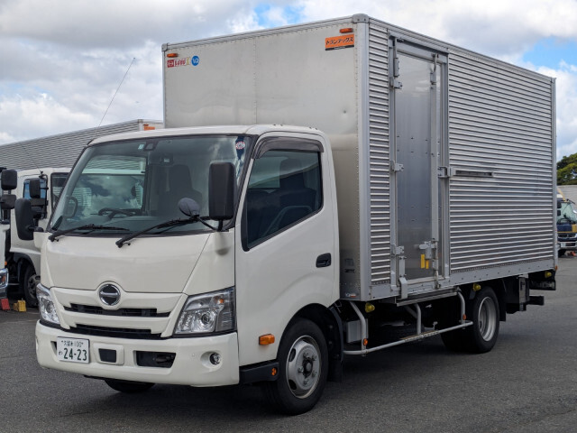 Hino DUTRO 2022