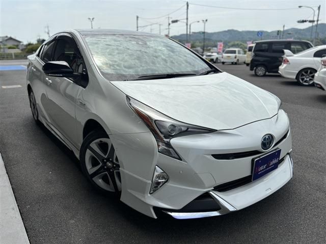 TOYOTA PRIUS 2018