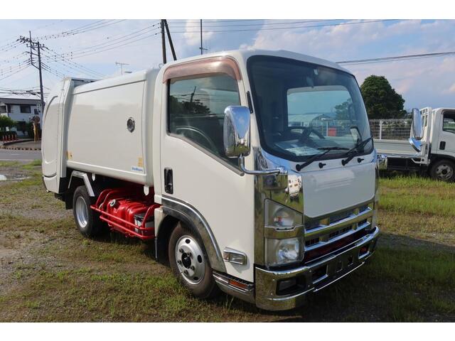 Isuzu ELF 2013