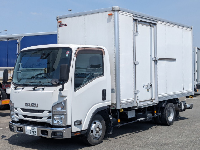 Isuzu ELF 2016