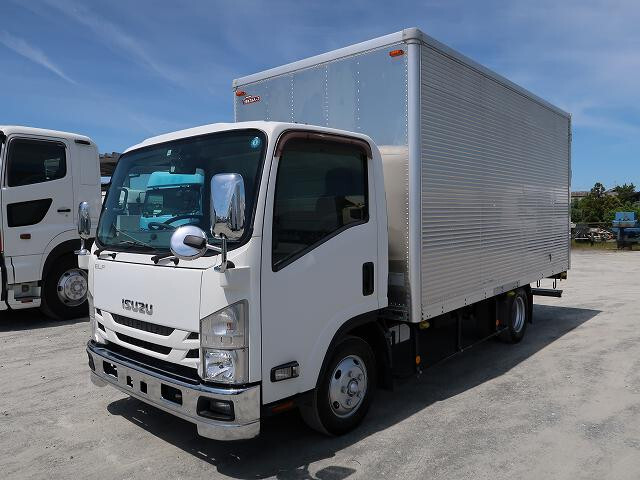 Isuzu ELF 2016