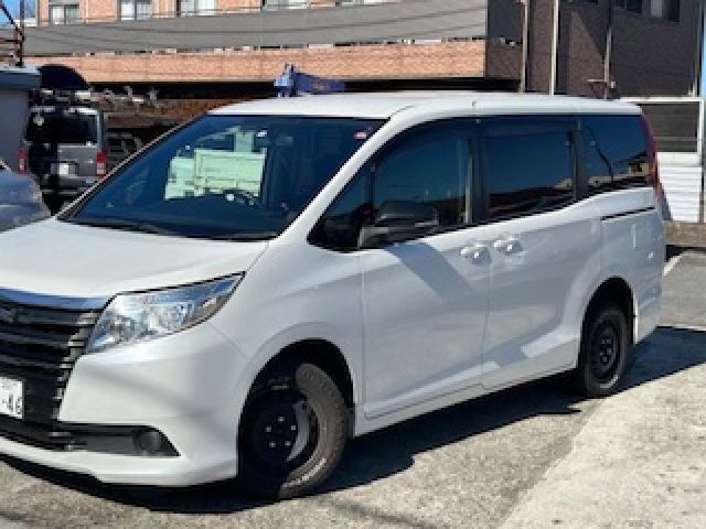 TOYOTA NOAH 4WD 2014