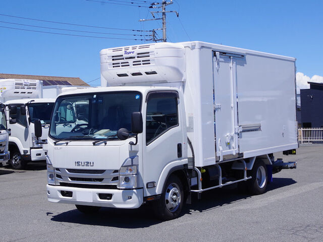 Isuzu ELF 2023