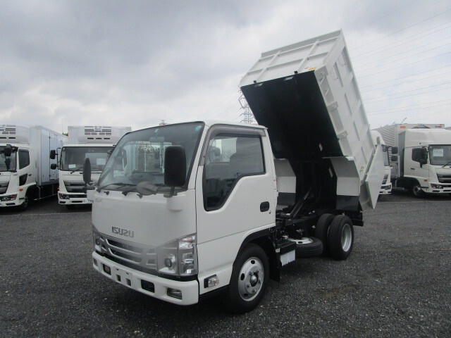 Isuzu ELF 2022