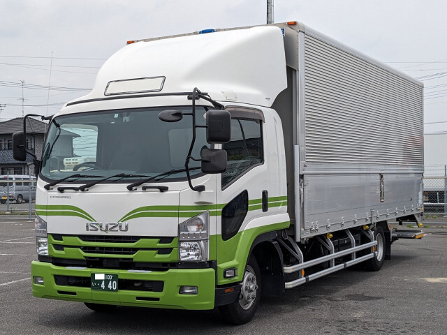 Isuzu FORWARD 2019