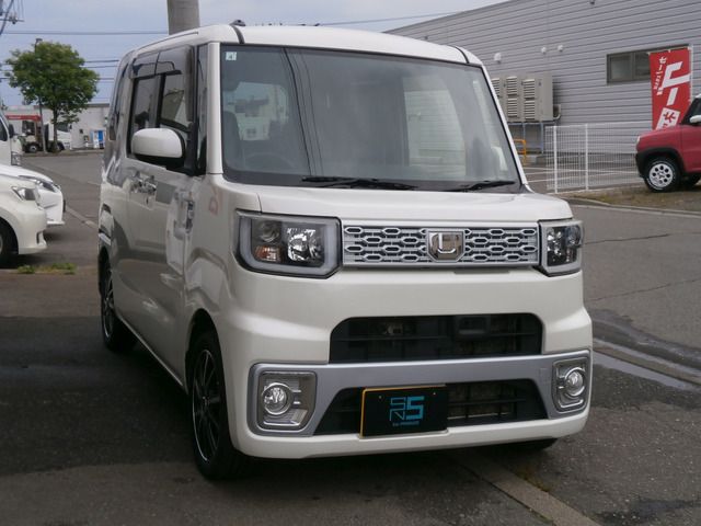 DAIHATSU WAKE 4WD 2014