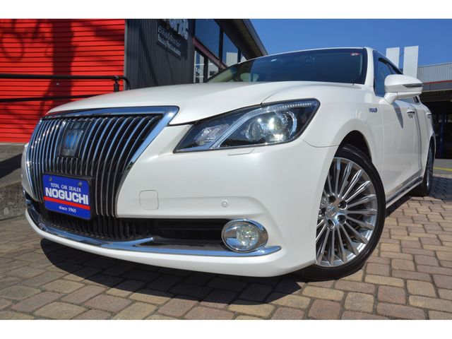 TOYOTA CROWN MAJESTA HYBRID 2013