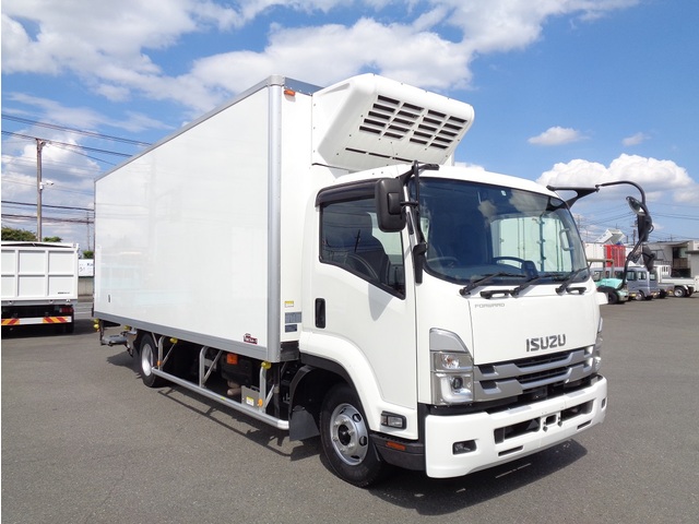 Isuzu FORWARD 2022