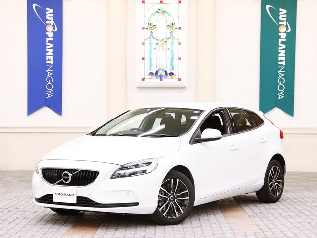 VOLVO V40 2018