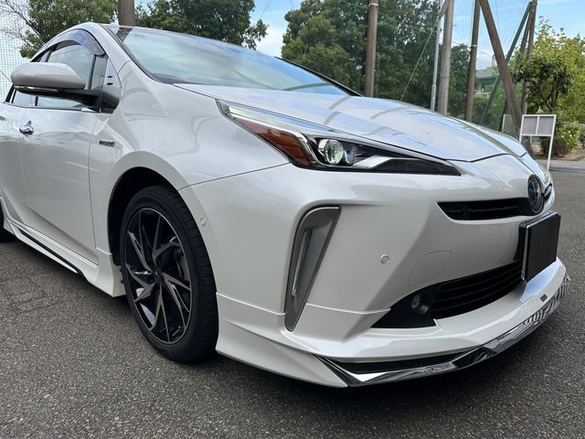 TOYOTA PRIUS 2019