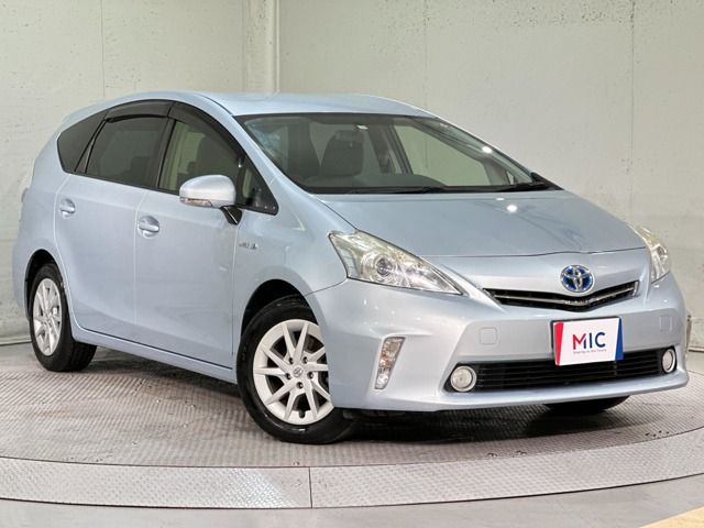 TOYOTA PRIUS ALPHA 2013