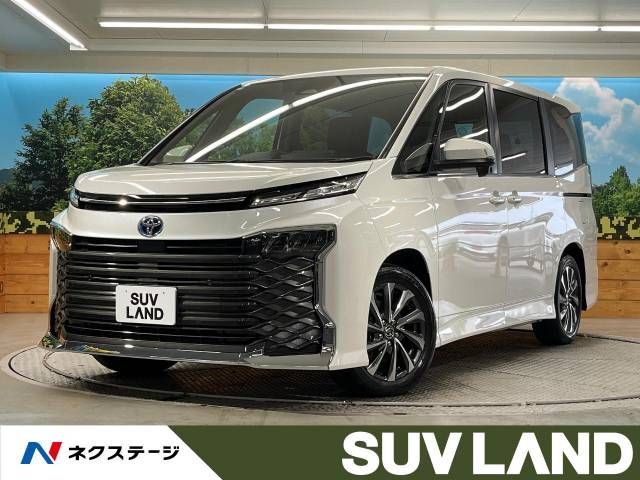 TOYOTA VOXY HYBRID 2022