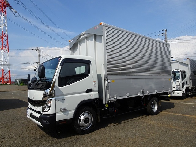 Mitsubishi CANTER 2023