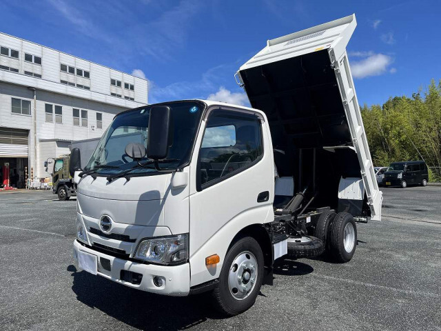 Hino DUTRO 2023