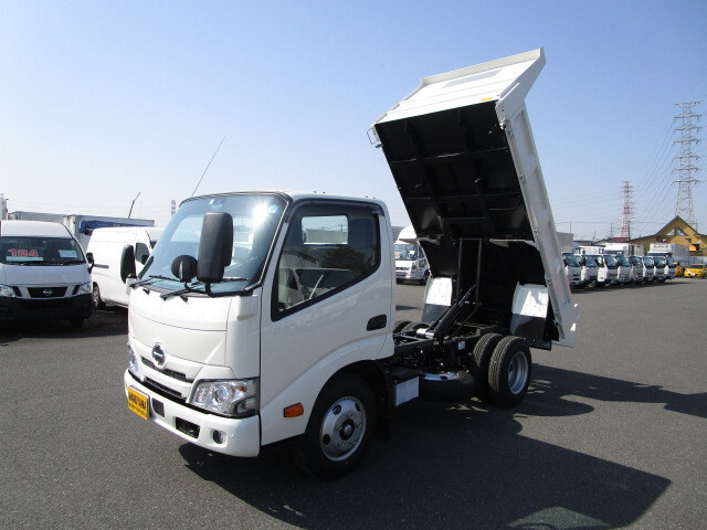 Hino DUTRO 2023