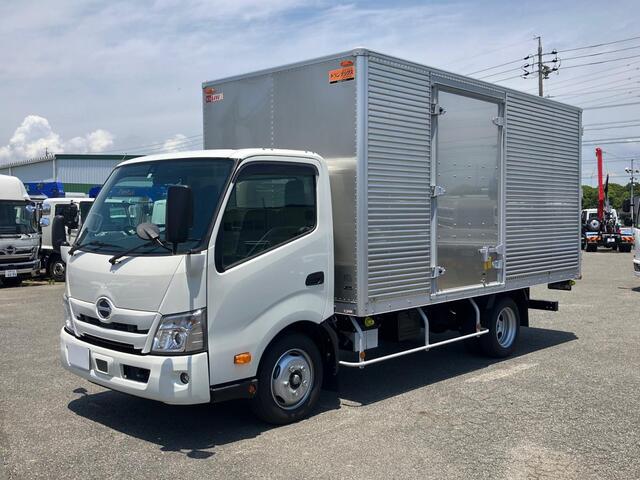 Hino DUTRO 2023