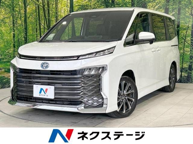 TOYOTA VOXY HYBRID 2022