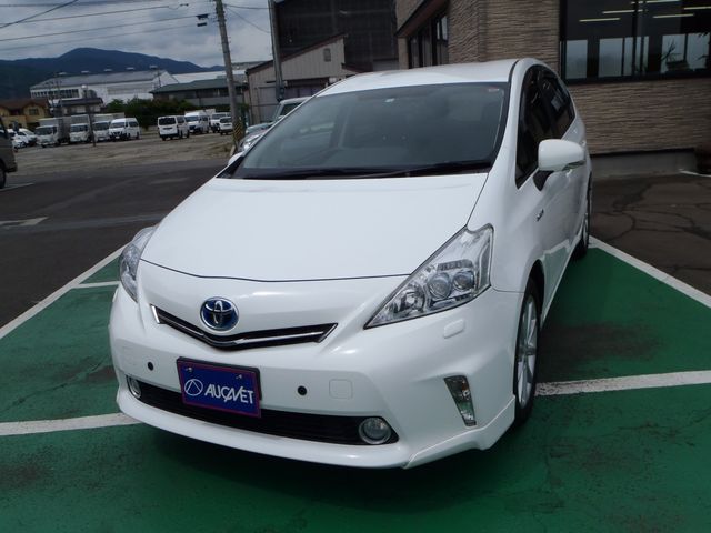 TOYOTA PRIUS ALPHA 2012