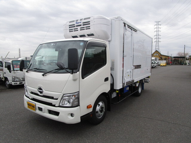 Hino DUTRO 2023