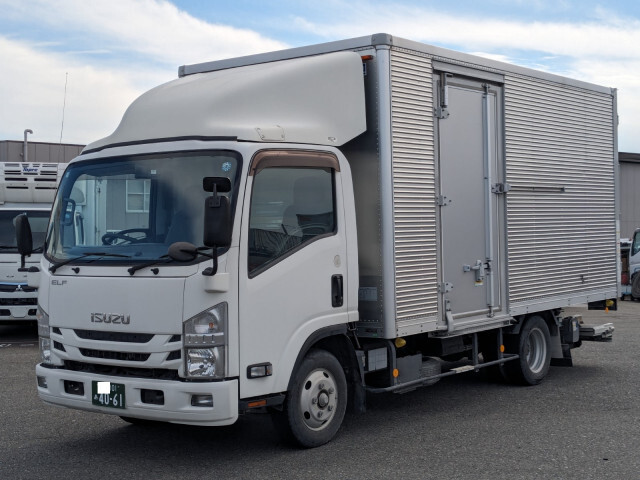 Isuzu ELF 2017