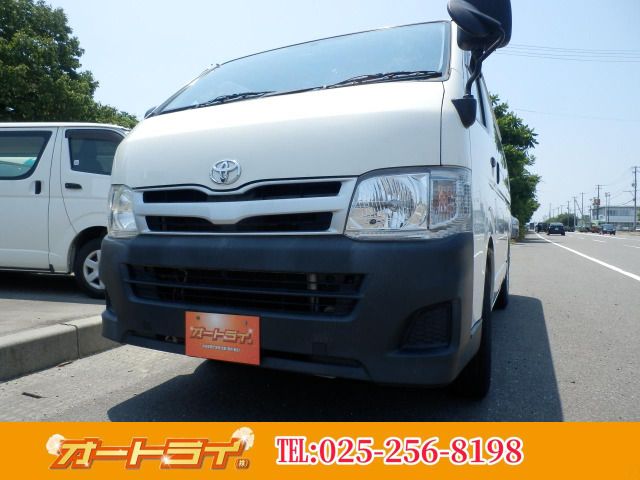 TOYOTA HIACE van 4WD 2012