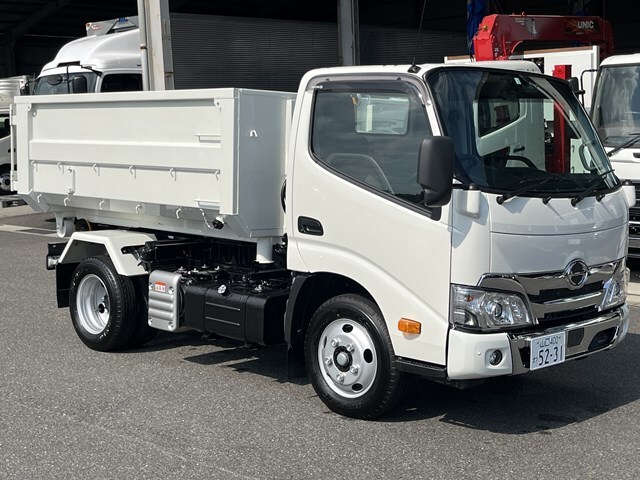 Hino DUTRO 2023