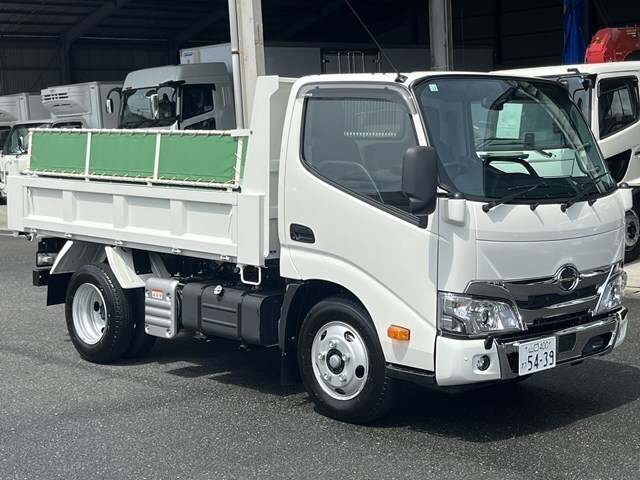 Hino DUTRO 2023