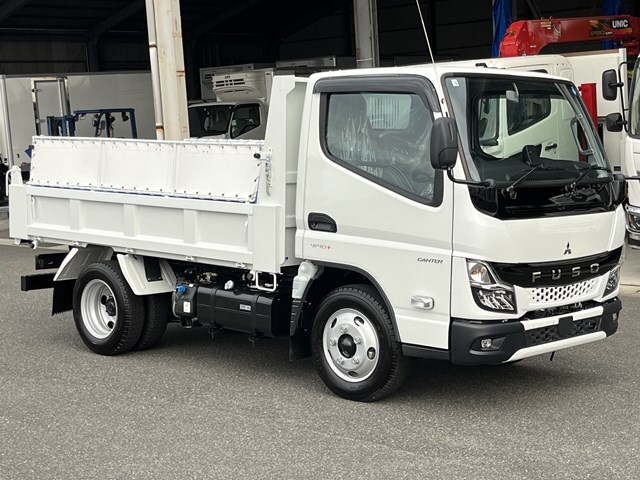 Mitsubishi CANTER 2023