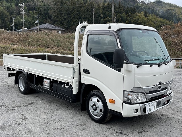 Hino DUTRO 2023