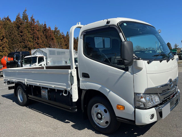 Hino DUTRO 2023