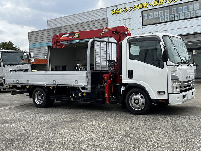 Isuzu ELF 2023