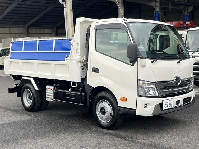 Hino DUTRO 2023