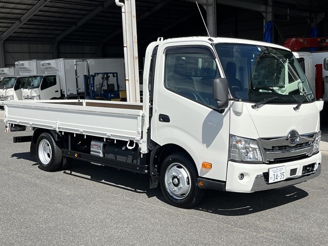 Hino DUTRO 2023