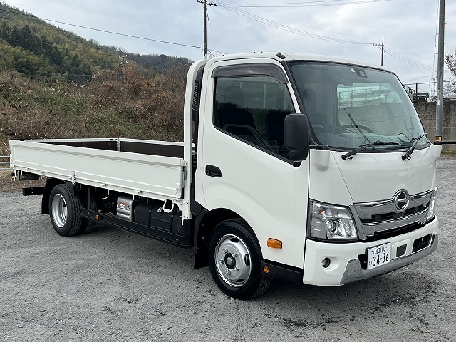 Hino DUTRO 2023