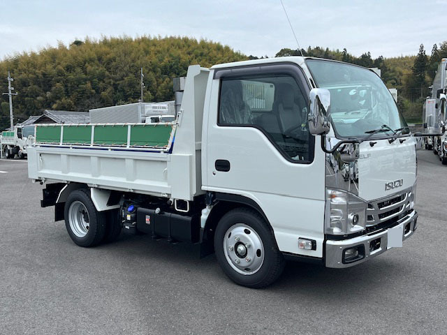 Isuzu ELF 2023