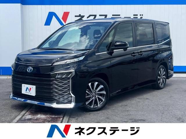 TOYOTA VOXY HYBRID 2022