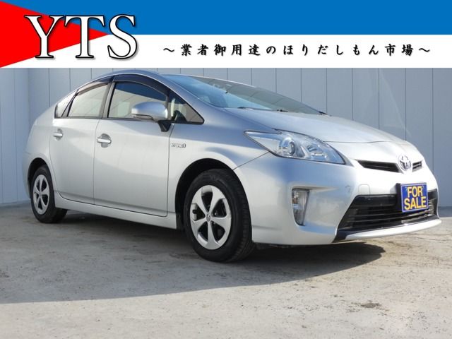 TOYOTA PRIUS 2013