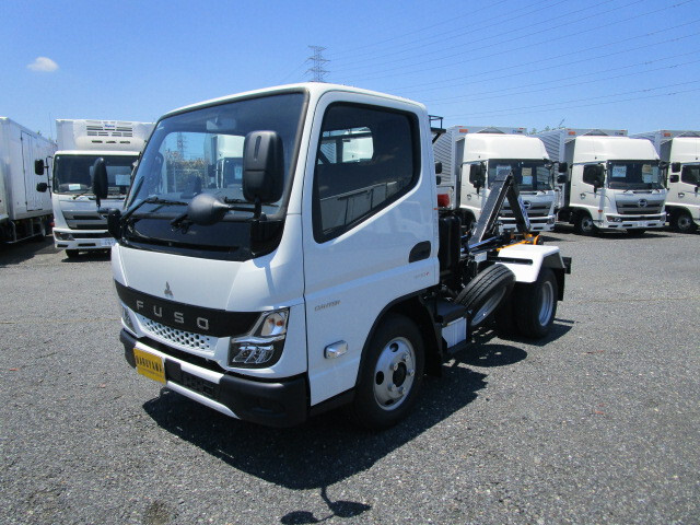 Mitsubishi CANTER 2023